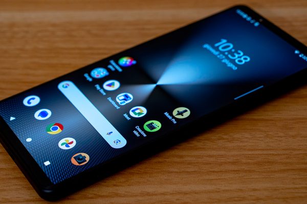 Sony Xperia 1 VI: design più tradizionale e un perfetto cameraphone è servito