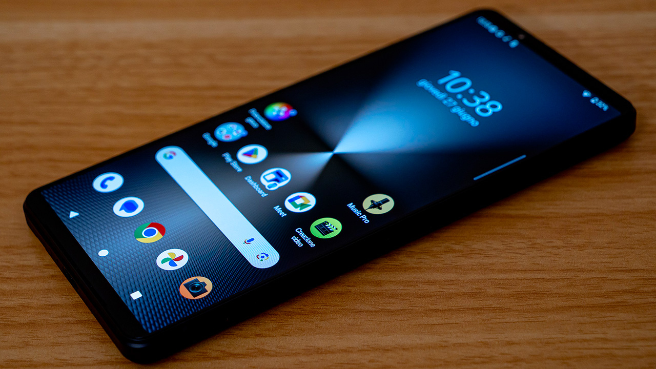 Sony Xperia 1 VI: design più tradizionale e un perfetto cameraphone è servito
