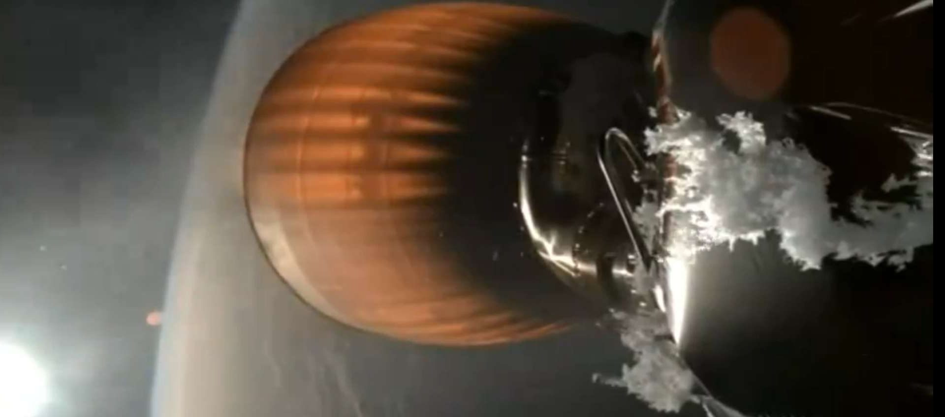 SpaceX Falcon 9 esplode in orbita, voli sospesi