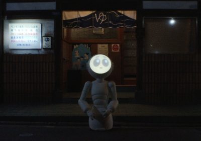 Sunny è una serie strana e stilosa che parla di solitudine ai tempi dell’intelligenza artificiale