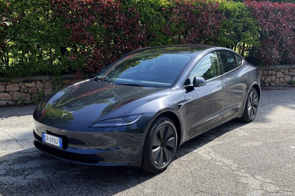 Tesla Model 3 RWD Highland, come migliorare un prodotto già ottimo | Video