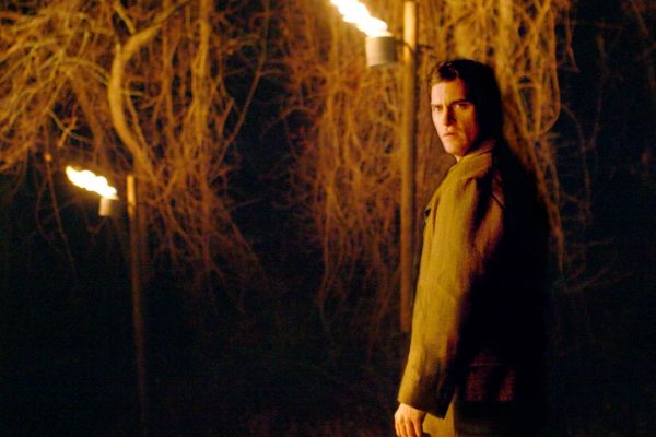 The Village di M. Night Shyamalan compie vent’anni ed è stato un’eccezionale metafora politica