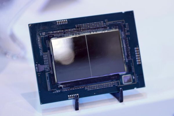 Intel compie 56 anni e punta sull’accelerazione nel settore dei semiconduttori