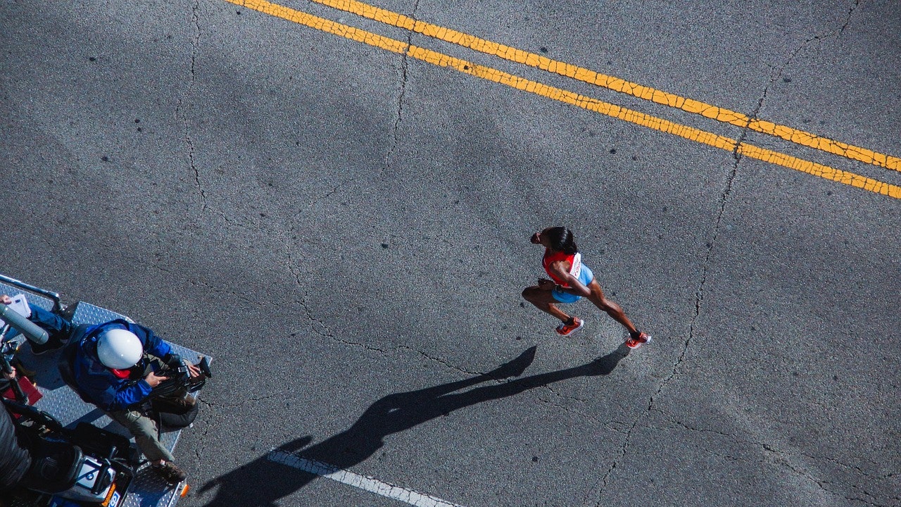 Cameramen durante gli eventi sportivi in diretta, c’è un’AI che li rimuove