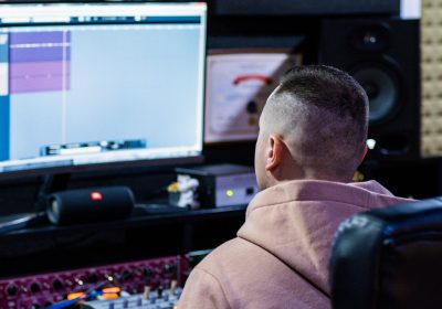 Colleghi digitali, sono in arrivo i contratti per l’intelligenza artificiale