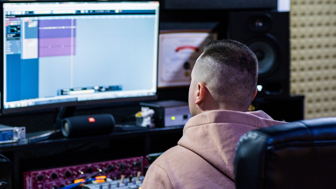 Colleghi digitali, sono in arrivo i contratti per l’intelligenza artificiale