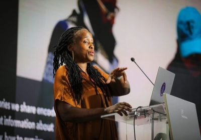 Stephanie Dinkins: Sperimentare il dialogo con l’Intelligenza Artificiale per creare nuove narrazioni