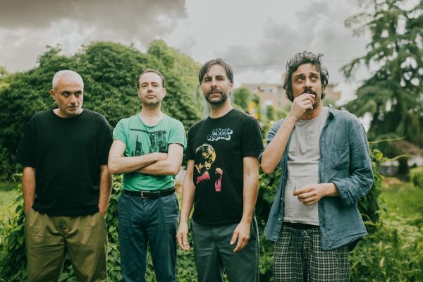 Gli I Hate My Village scompaiono nei glitch del video di Erbaccia