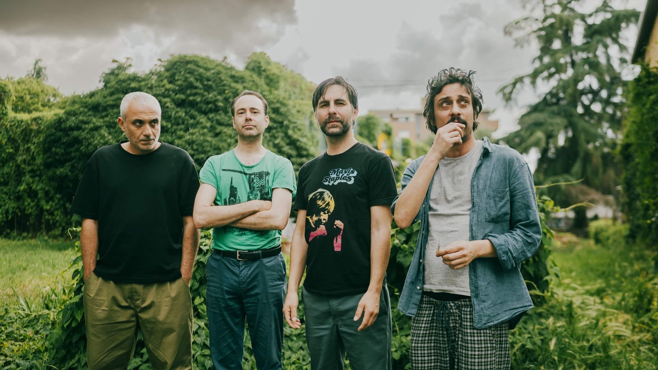 Gli I Hate My Village scompaiono nei glitch del video di Erbaccia