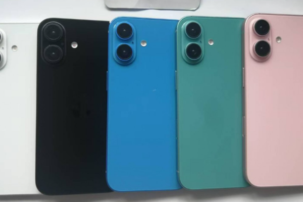 iPhone 16, ecco i dummy del modello standard