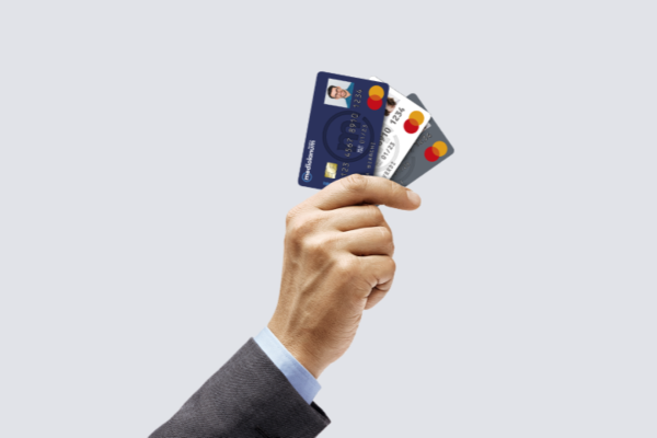 Carta di credito Mediolanum recensione 2024: funzionalità e costi