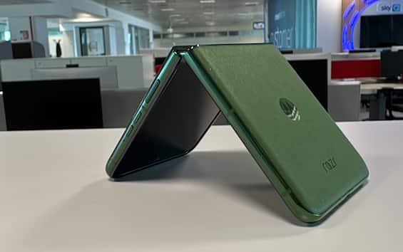 Motorola razr 50 ultra: prezzi, impressioni, recensione