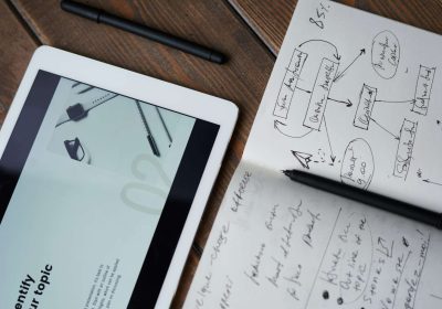 Testati 100 strumenti di intelligenza artificiale, ecco i migliori per ricerca e scrittura