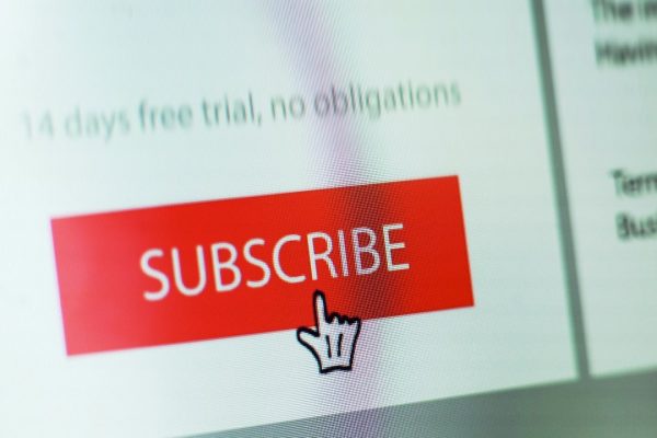 Abbonamento, la stragrande maggioranza dei servizi online cerca di manipolarvi