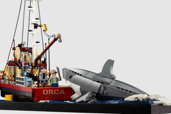 Il set Lego per ricreare la scena più famosa de Lo Squalo
