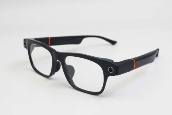 I primi smart glasses con Gemini e GPT-4o