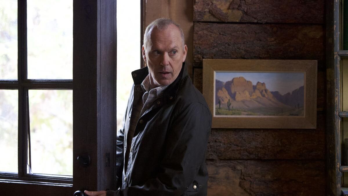 La memoria dell’assassino è un film piccolo e tutto d’un pezzo in cui brilla Michael Keaton