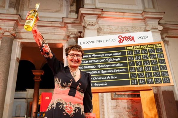 Premio Strega 2024, chi è la vincitrice Donatella Di Pietrantonio