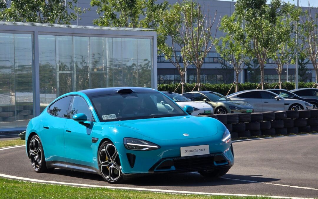 Xiaomi SU7 la supercar che si crede uno smartphone