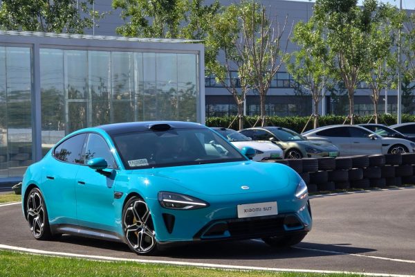 Xiaomi SU7 la supercar che si crede uno smartphone