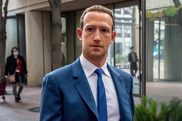 Mark Zuckerberg dice di aver ricevuto pressioni dalla Casa Bianca per bloccare alcuni post su Covid-19