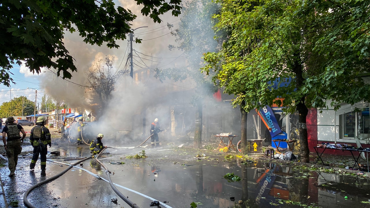 La Russia ha risposto all’incursione ucraina bombardando un supermercato