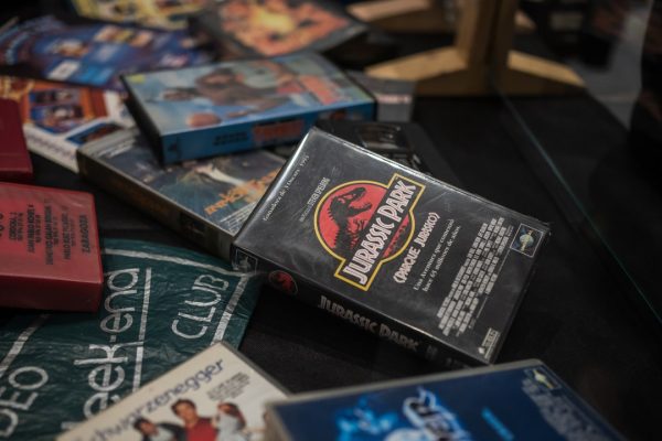 Tra vhs e dvd, viaggio nei videonoleggi d’Italia