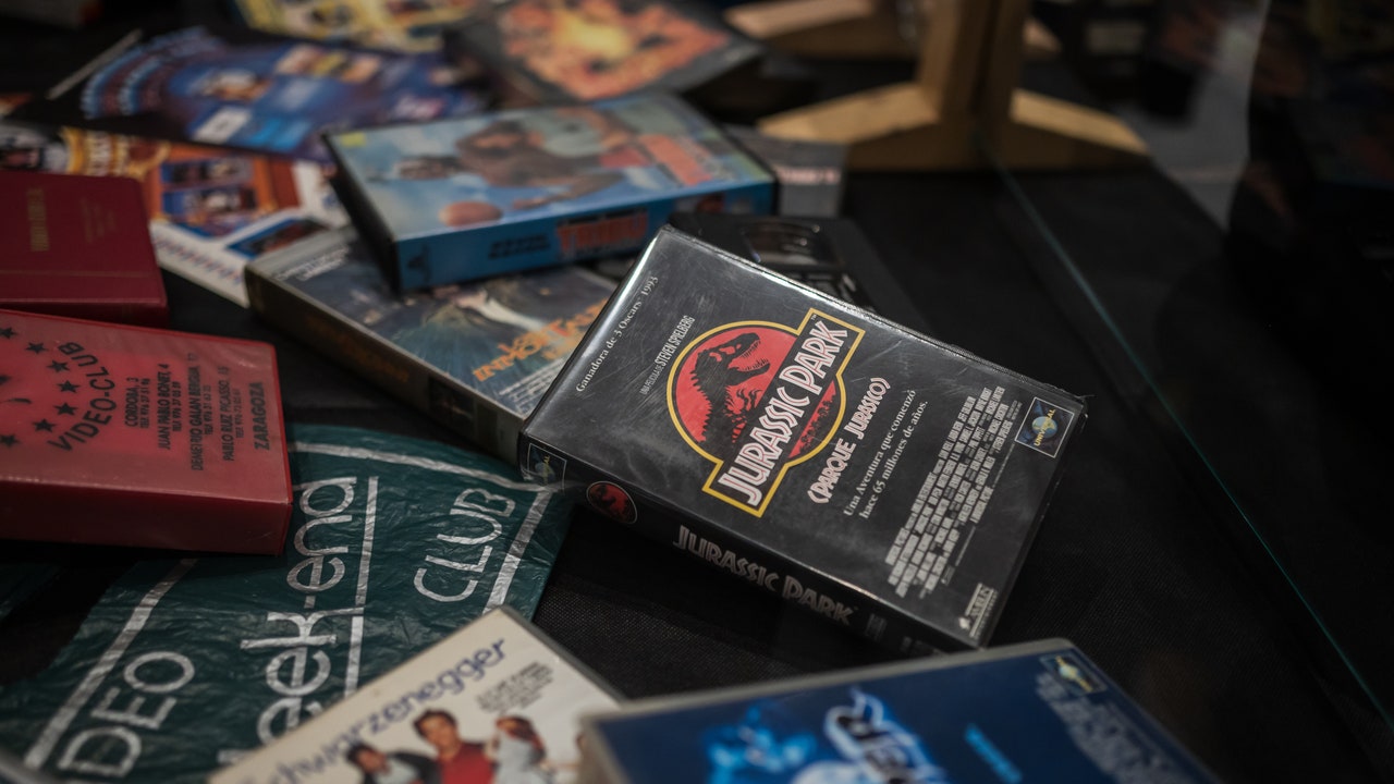 Tra vhs e dvd, viaggio nei videonoleggi d’Italia