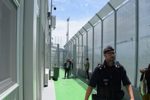 Albania, l’Italia riconosce un massimo di 500 euro per le spese di chi assiste i migranti