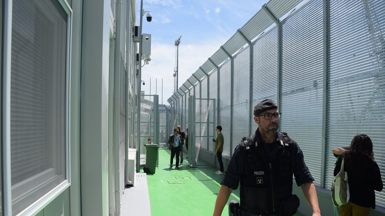 Albania, l’Italia riconosce un massimo di 500 euro per le spese di chi assiste i migranti