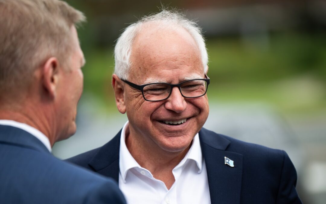 Tim Walz, chi è il candidato alla vicepresidenza scelto da Kamala Harris