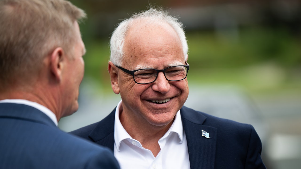 Tim Walz, chi è il candidato alla vicepresidenza scelto da Kamala Harris