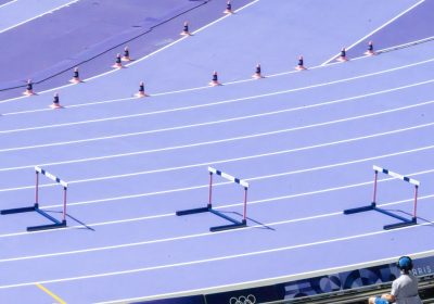 Olimpiadi, la pista di atletica viola ha un ingrediente segreto