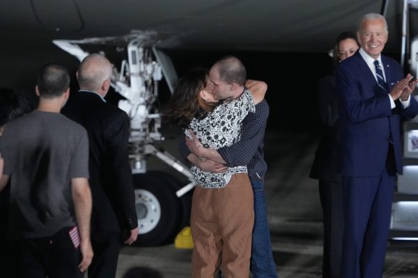 Chi sono i prigionieri scambiati tra Russia e Occidente