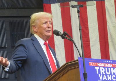 Trump, l’uomo che riceve tutti i giorni una t-shirt con l’ex presidente senza averla mai ordinata