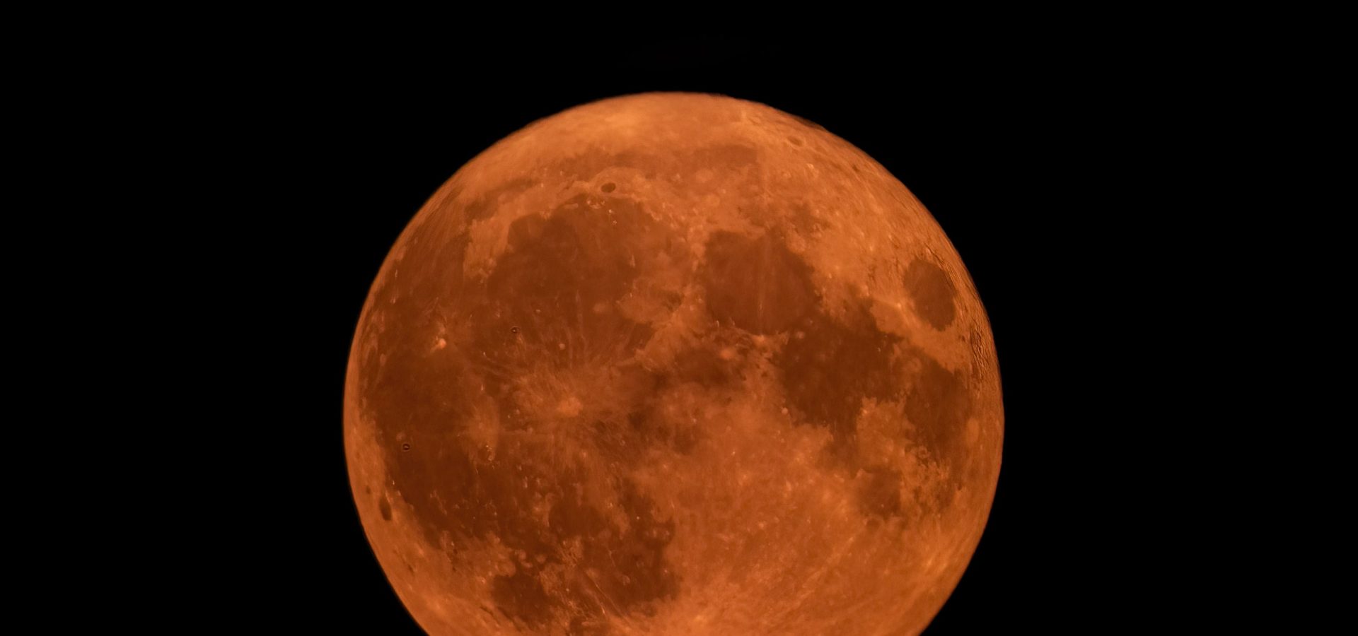 Superluna blu, le foto più belle scattate in tutto mondo