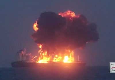 La petroliera attaccata nel Mar Rosso inizia a perdere petrolio