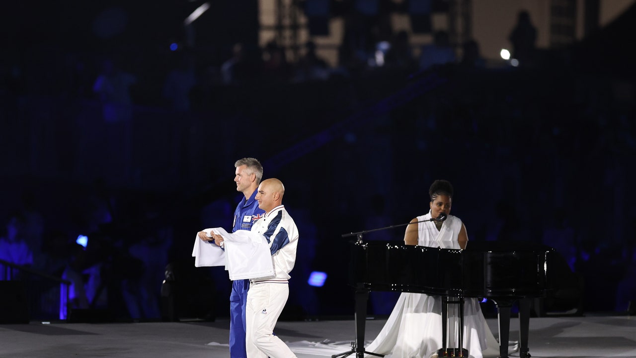 Paralimpiadi 2024, la storia e i successi del portabandiera astronauta John McFall