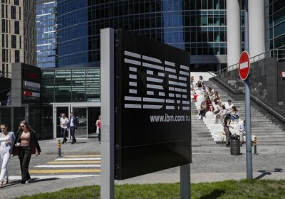 IBM taglia le attività in Cina e chiude la ricerca nel settore delle telecomunicazioni.