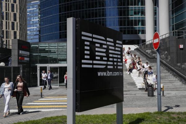 IBM taglia le attività in Cina e chiude la ricerca nel settore delle telecomunicazioni.