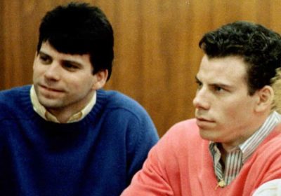 Fratelli Menéndez, l’agghiacciante caso di cronaca nera al centro della nuova serie di Ryan Murphy
| Wired Italia