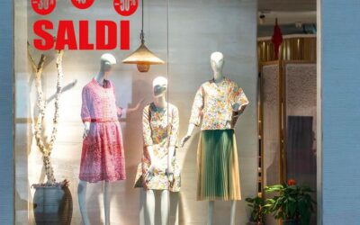 Sticker Adesivo Salsi e Sconti 30% 40% 50%. Sticker Adesivo per vetrina Saldi e Sconti. Disponibile in due colorazioni. Sticker Adesivo ideale per vetri-finestre e vetrine (Rosso)