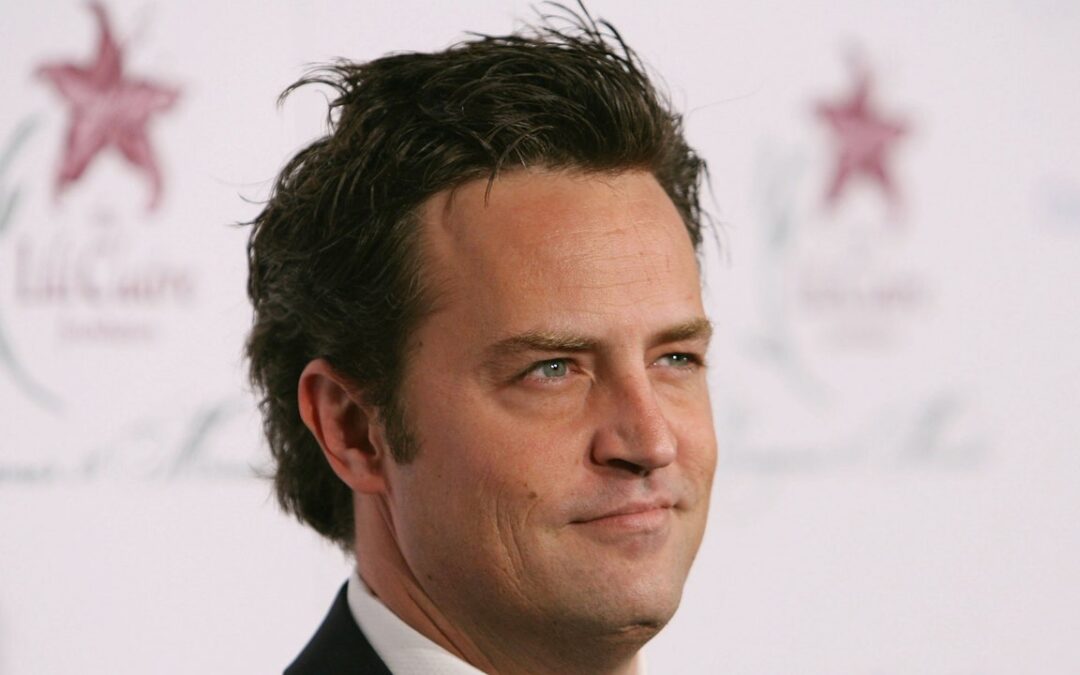 Matthew Perry, cinque persone sono accusate della morte