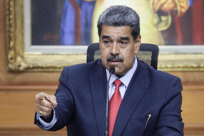 Maduro annuncia battaglia contro WhatsApp, accusandola di essere utilizzata dai fascisti – Web & Social