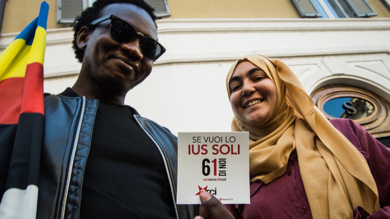 Ius soli, al via la raccolta delle firme digitali per un referendum