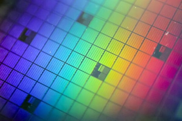 ”Gli Stati Uniti intensificano il controllo sui microchip per contrastare la Cina”