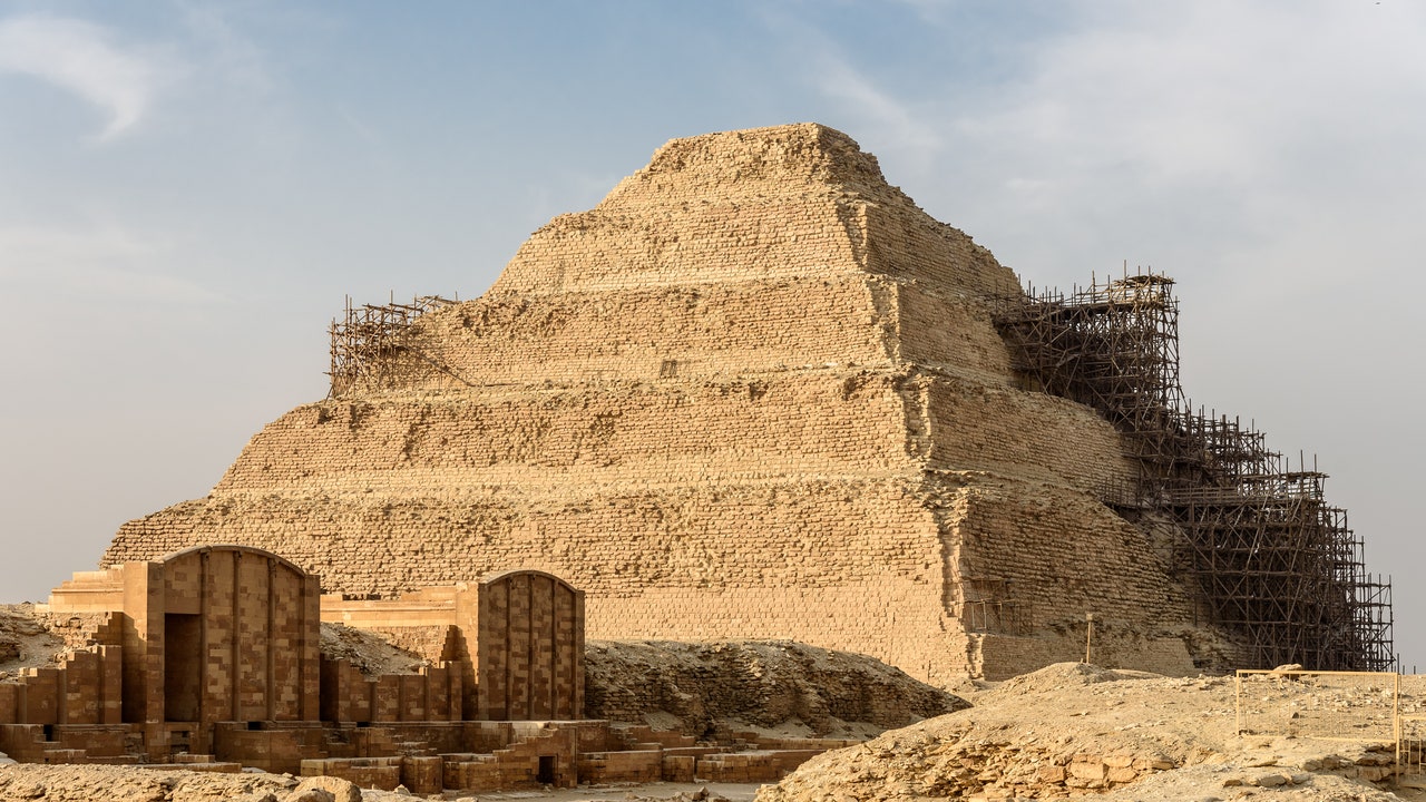 Piramidi, la più antica d’Egitto è stata costruita grazie a un “ascensore ad acqua”?