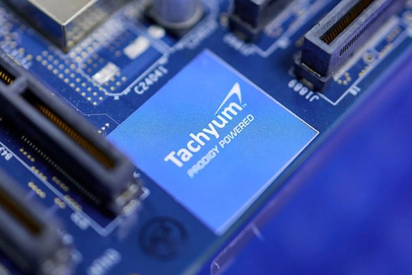 A che punto è il Processore Universale Prodigy di Tachyum? Ancora in ritardo