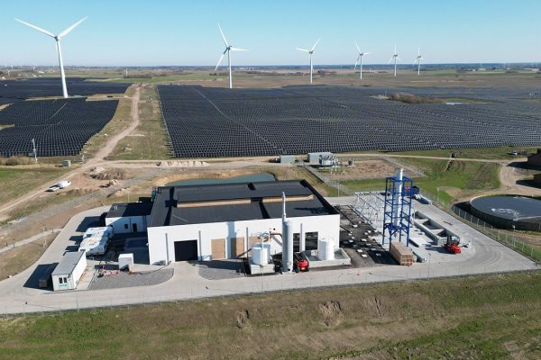 Ammoniaca da fotovoltaico e eolico, il primo impianto nasce in Danimarca
