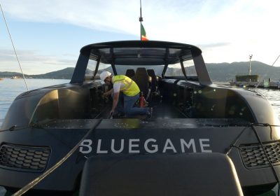 A bordo del catamarano a idrogeno (e volante) di Bluegame